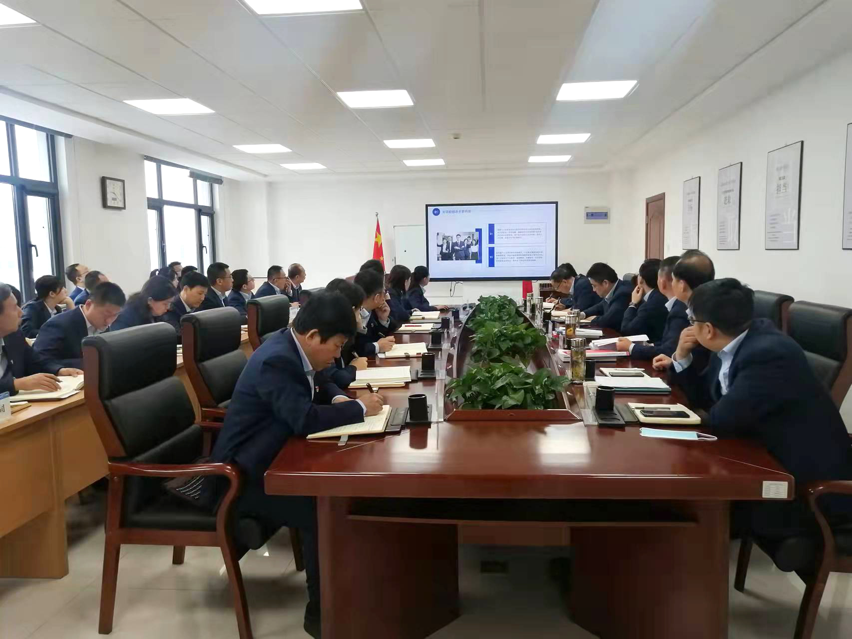 星空网页版·官方站 - 星空(中国)
召开党委理论学习中心组集体学习会议(图2)