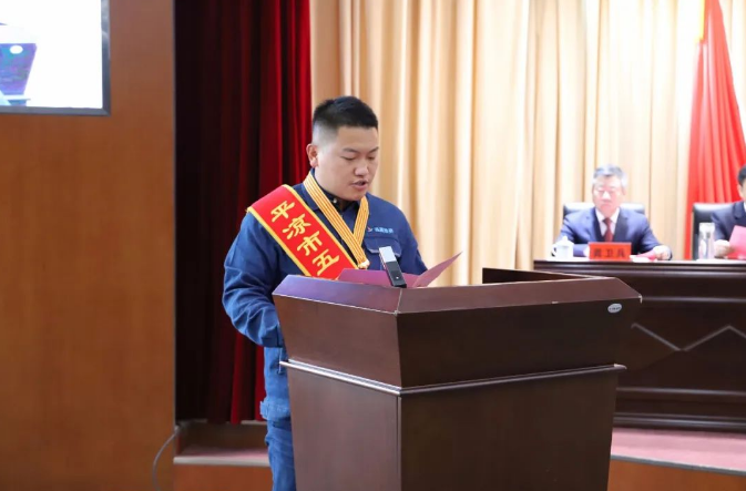 喜报！星空网页版·官方站 - 星空(中国)
员工杨李荣获2022年平凉市五一劳动奖章(图2)